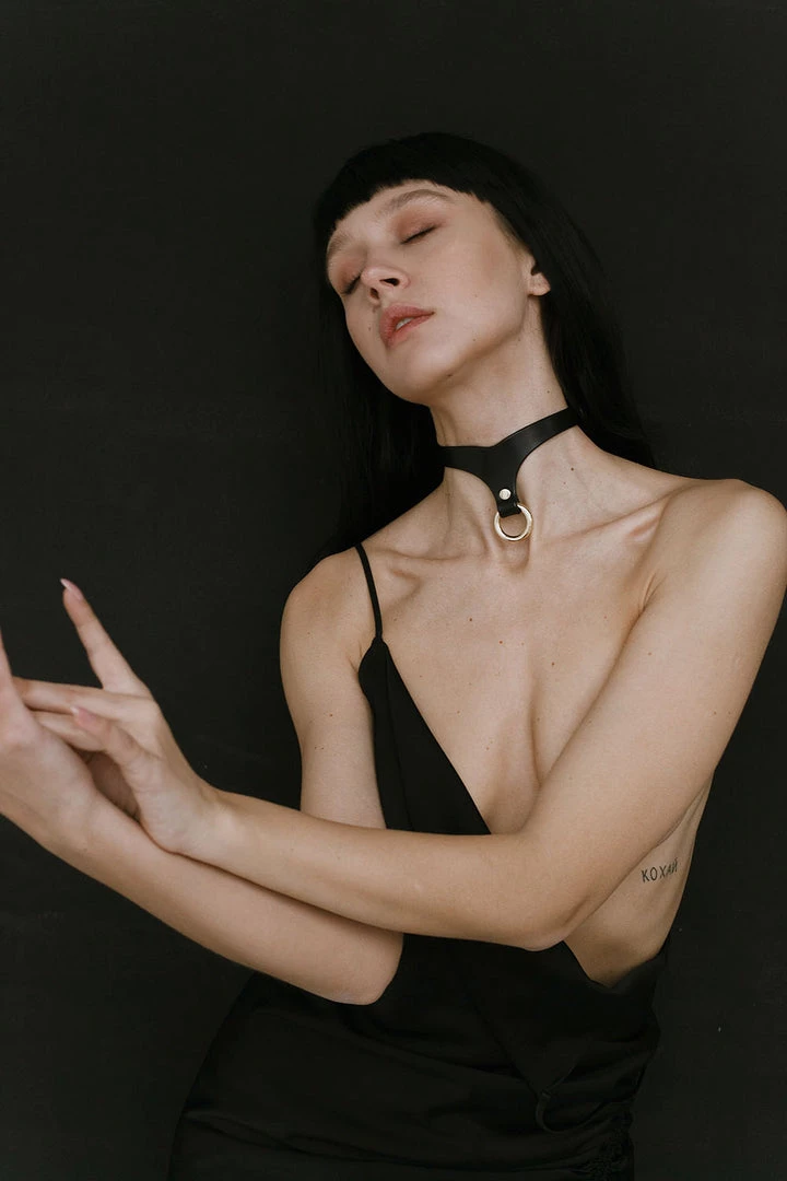Anoeses Restraint Choker "Nevara Mini" Violet 5 Anoeses Restraint Choker "Nevara Mini" Violet